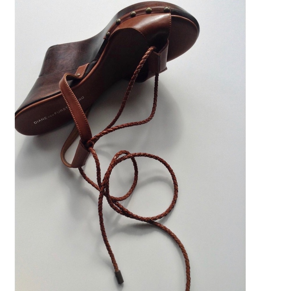 DIANE VON FURSTENBERG LEATHER WEDGE SANDALS - Picture 4 of 6